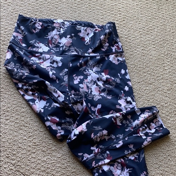 Athleta athletic workout leggings size small - Picture 3 of 3